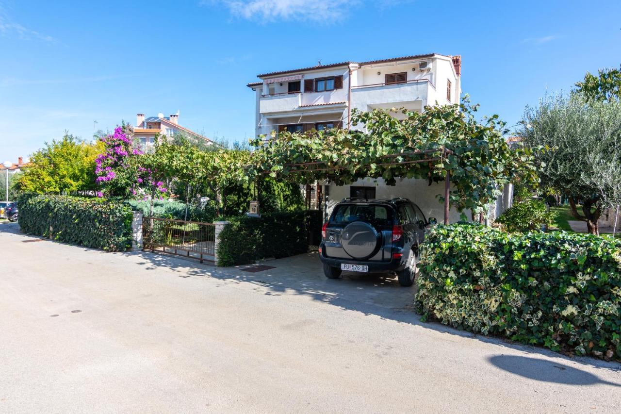 Apartments With A Parking Space Medulin - 7494 Bagian luar foto