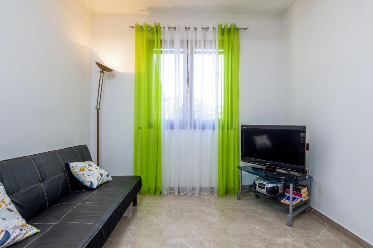Apartments With A Parking Space Medulin - 7494 Bagian luar foto